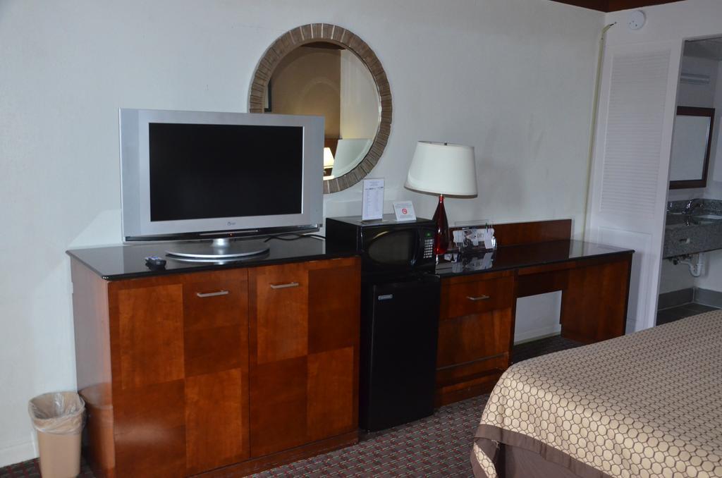 Americas Best Value Inn Augusta Historic Downtown Bagian luar foto