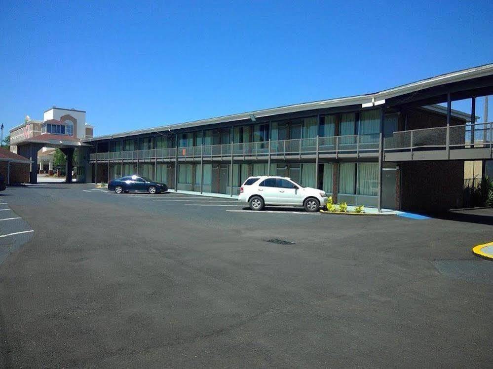 Americas Best Value Inn Augusta Historic Downtown Bagian luar foto